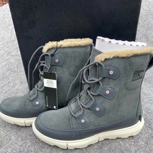 NWT Women’s Sorel Joan Explorer boots. size 10